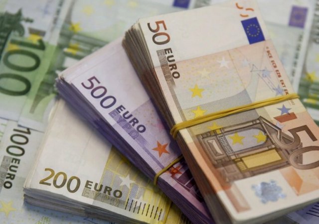 В Україні з'явилися унікальні євро з Франції, за які не можна нічого купити