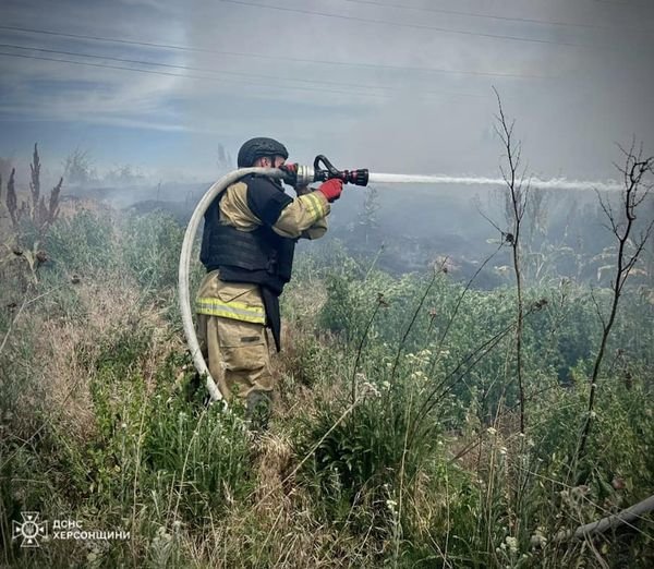 Великоолександрівські рятувальники загасили пожежу в господарчій будівлі