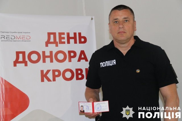 Херсонський поліцейський Анатолій Михальчук отримав статус Почесного донора України