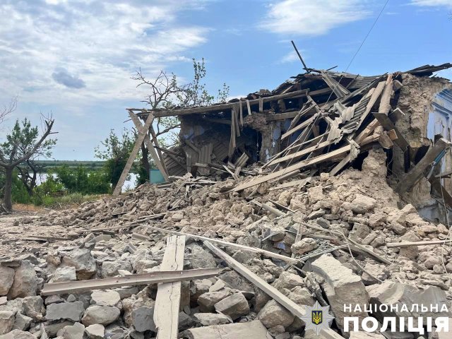 На Херсонщині внаслідок російських атак пошкоджено будинки, навчальні та медичний заклади, одна людина поранена