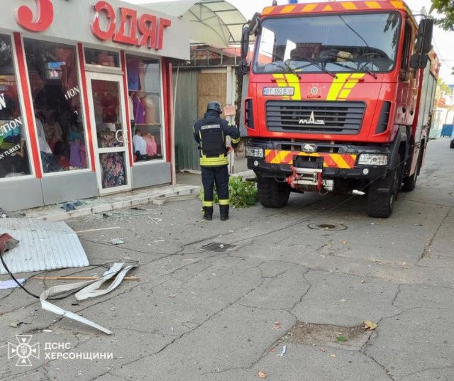 Рятувальники усувають наслідки ранкових обстрілів