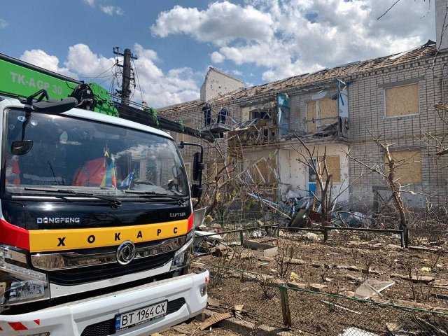 Мешканцям Білозерки, постраждалим від вчорашніх обстрілів, організували підвіз питної води та гарячих обідів