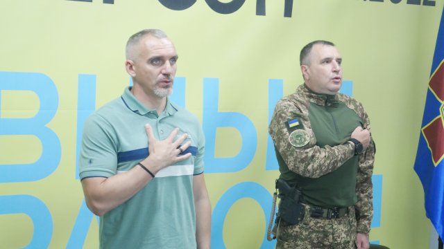 Миколаївський міський голова Олександр Сєнкевич нагородив Херсонських гвардійців