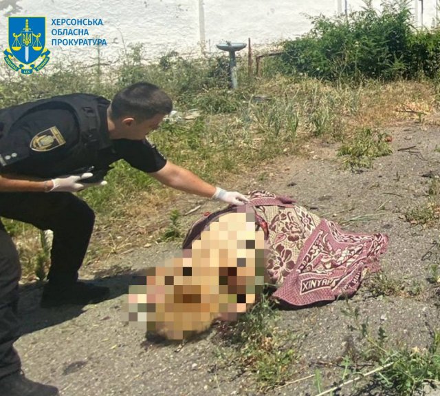 Внаслідок чергових обстрілів Херсона постраждалі 10 людей, є загибла,  – прокуратура