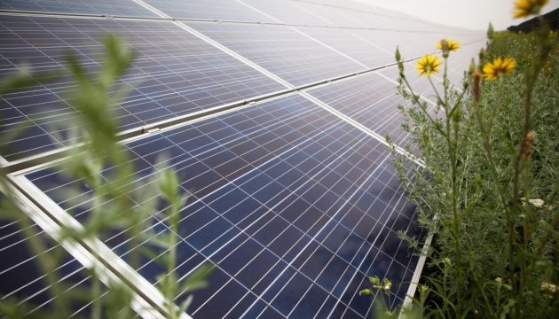 Українські банки почали видавати безвідсоткові кредити на сонячні панелі та вітрові установки