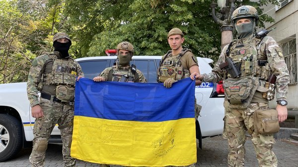 Несуть цілодобову службу. Як працюють у Херсоні поліцейські-спецпризначенці