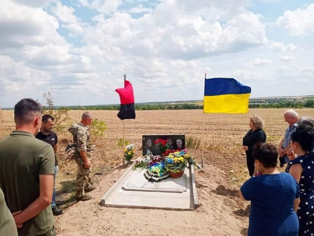 На Херсонщині відкрили пам'ятник загиблим Героям