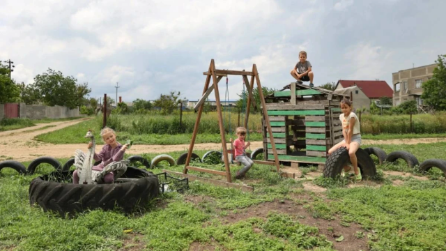 Немає пожежних сигналізацій: що відомо про укриття в навчальних закладах Херсонщини