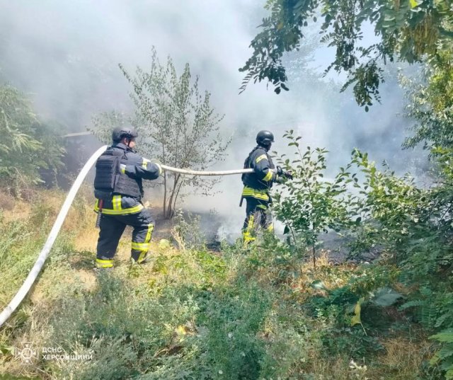 Херсонщина: 30 пожеж за добу від ворожих обстрілів