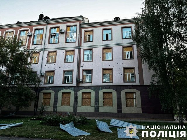 Поліція Херсонщини фіксує наслідки ворожих ударів