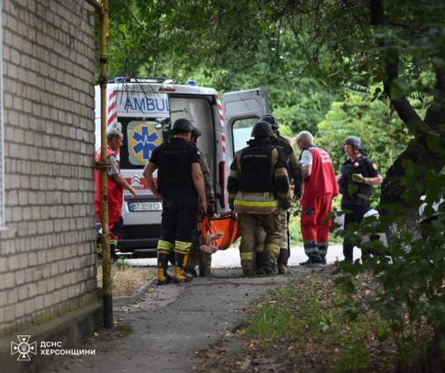 У Херсоні рятувальники вчасно витягли  з квартири чоловіка, який ледь не помер від чаду