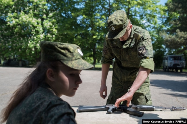 До «казацтва» в РФ та на окупованих теренах активно залучають дітей