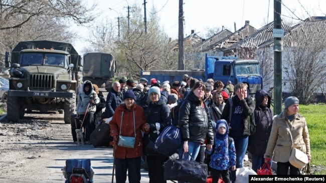 Очікування цивільних на гуманітарний коридор. Маріуполь, 20 квітня 2022 року