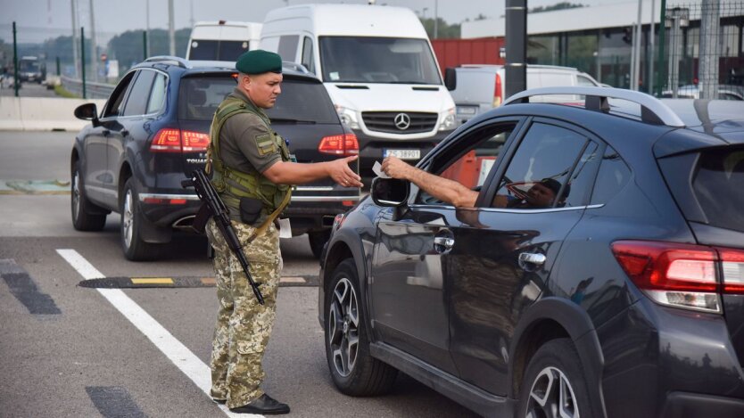 В Україні змінили правила перевірки документів під час перетину кордону