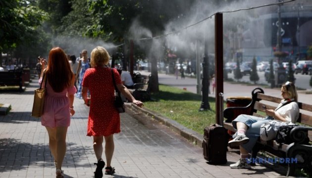 На вихідних в Україну повернеться спека до +36°