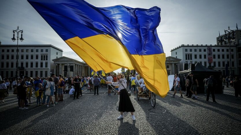 Українці призовного віку у Німеччині зіткнулися з новими проблемами: "сірий паспорт" та заборона на проїзд