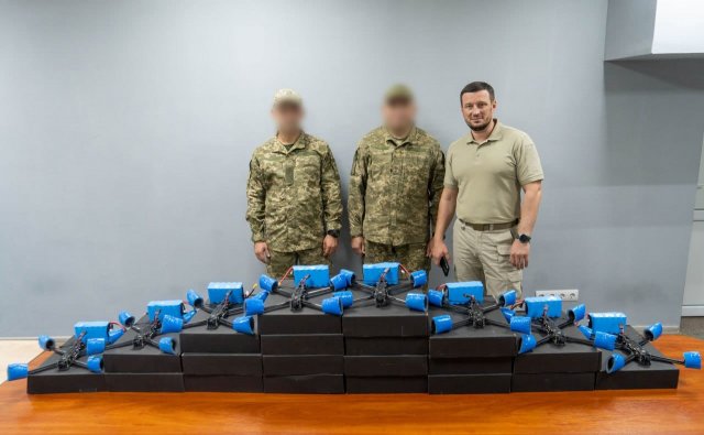 Захисникам Херсонщини передали чергову партію FPV-дронів