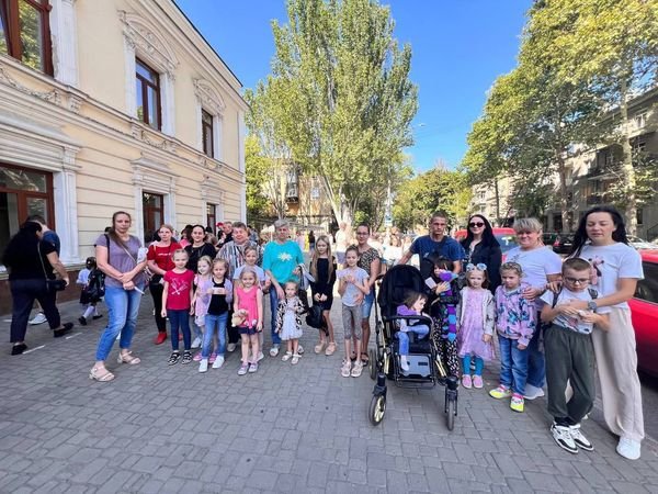 Юні мешканці Херсонщини відвідали виставу у межах Міжнародного театрального фестивалю «Мельпомена Таврії»