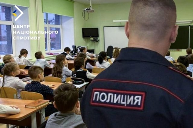 Поліцайські політруки провели уроки у школах окупованої Херсонщини