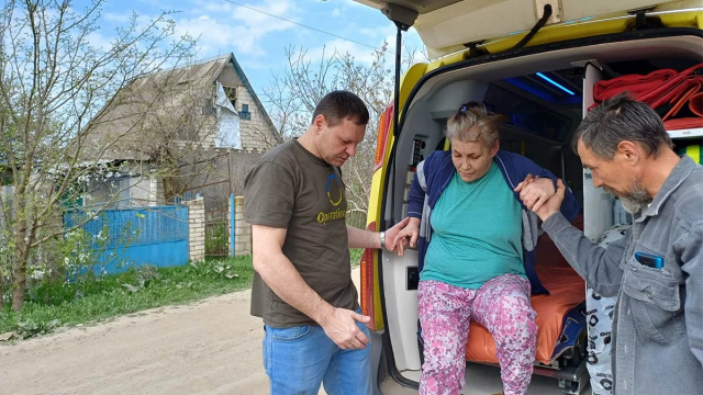 У Херсоні та області волонтери займаються медичним транспортуванням