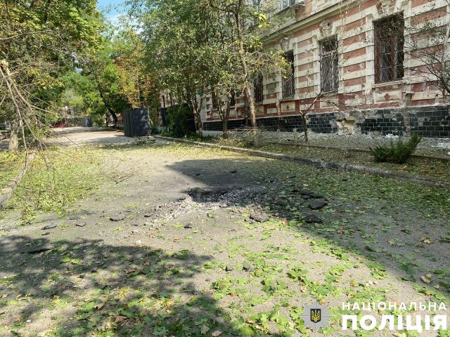 Удари по лікарнях та житлових будинках, четверо поранених мирних жителів: поліція фіксує наслідки російських обстрілів Херсонщини