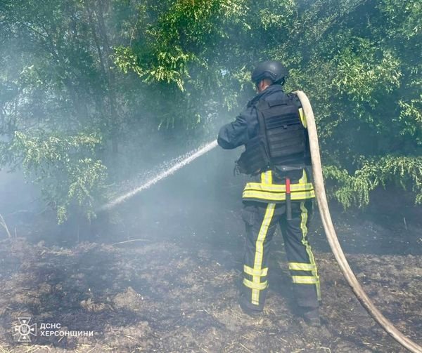 Вогнеборці продовжують боротися з пожежами в області