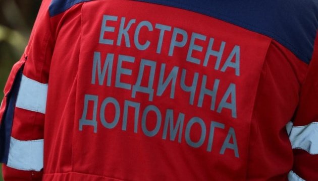 До лікарні доставили чоловіка, який постраждав через російський удар по селу Микільське.