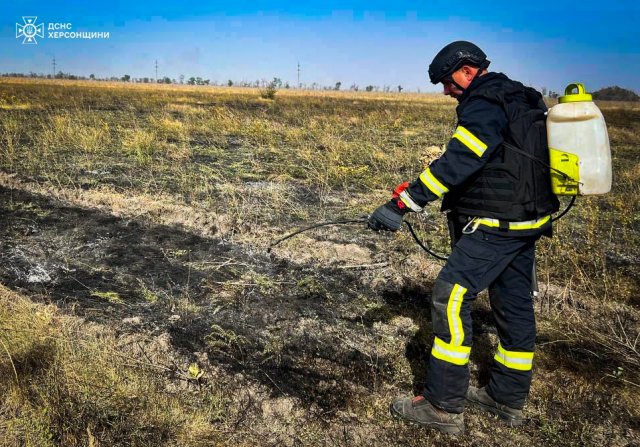 Вогнеборці продовжують ліквідовувати пожежі в екосистемах Херсонщини