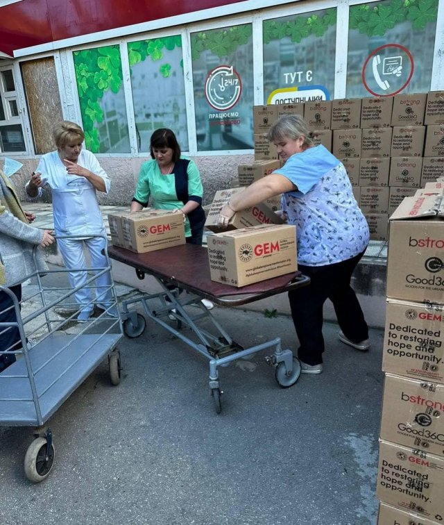 Благодійники продовжують надавати життєво необхідну допомогу жителям Херсонської області