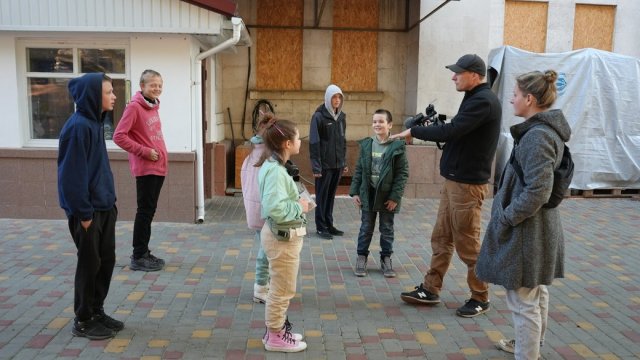 Кіно на лінії фронту. Чеський режисер знімає фільм про життя підлітків у Херсоні