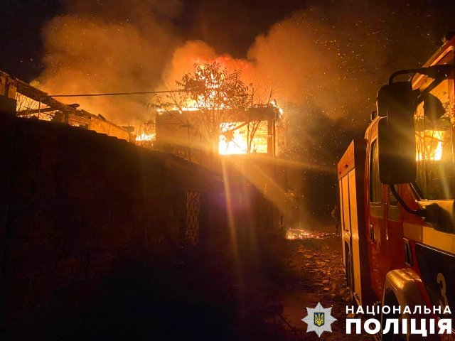 На Херсонщині внаслідок російських атак одна людина загинула, пошкоджено будинки, навчальний та медичний заклади: поліція фіксує наслідки