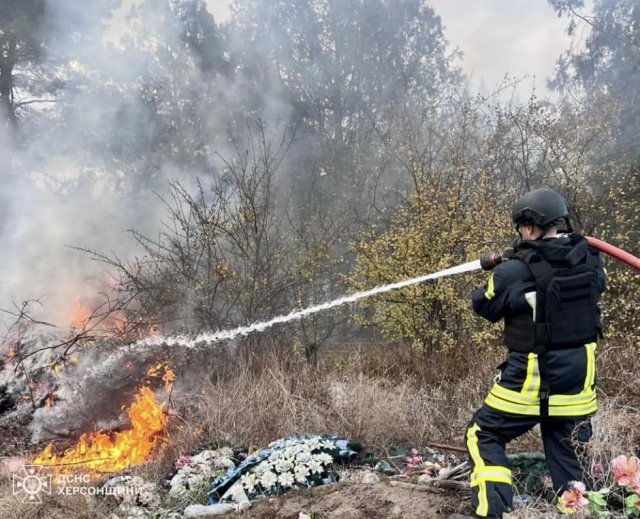 Рятувальники Херсонщини 4 рази виїжджали на гасіння пожеж не пов’язаних з обстрілами