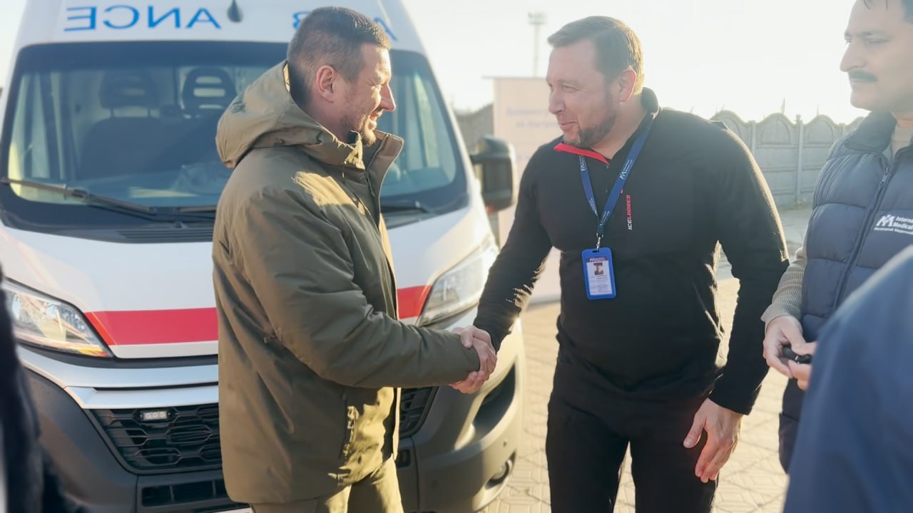 Медики Херсонщини отримали три карети швидкої допомоги за підтримки міжнародних партнерів