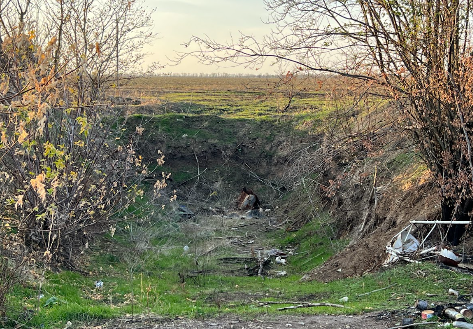 Сліди війни в селі Дмитренка. Фото: ЦЖР