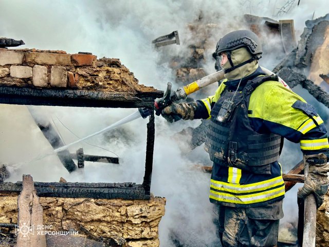 Сьогодні рятувальники ліквідовували наслідки обстрілу передмістя Херсона