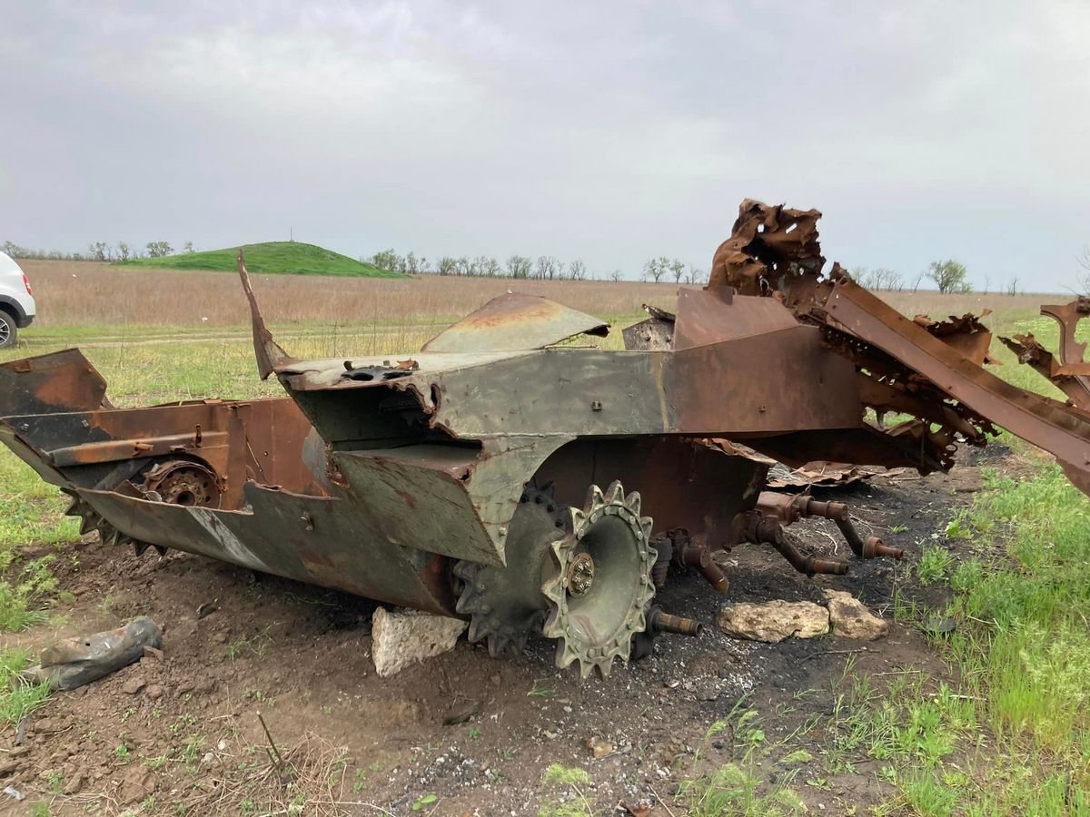 Незрима присутність окупантів: чому на полях звільненої Херсонщини досі купа військового брухту (фото)