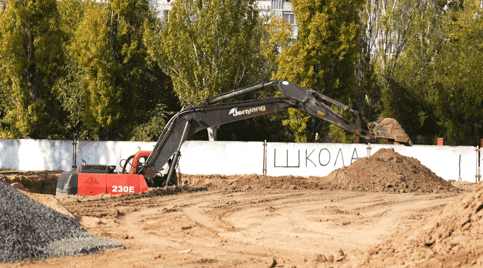 Пов’язані з владою підрядники будують у Херсоні підземні школи попри протести місцевих – Bihus.Info