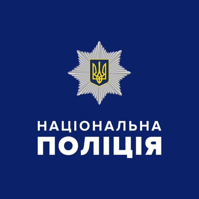 На Херсонщині поліцейські евакуювали пораненого чоловіка з постійно обстрілюваного Козацького