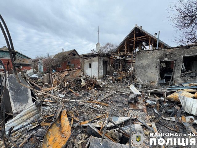 Одна людина загинула та двоє поранені, пошкоджені будинки: такі наслідки російських ударів по правобережжю Херсонщини