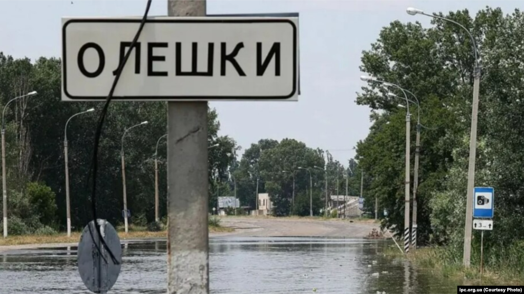 «Що не зруйноване – заміноване, людей викрадають і не повертають»: що відомо про життя в окупованих Олешках