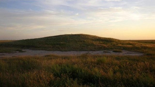 "Це злочин, за який вони мають відповісти". Науковець про знищення окупантами курганів на Херсонщині