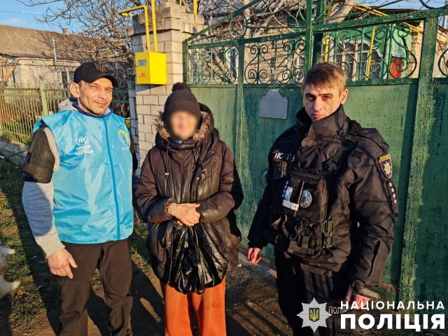 В Херсоні поліцейські спільно з сурдоперекладачем надали допомогу подружжю з порушеннями зору і слуху