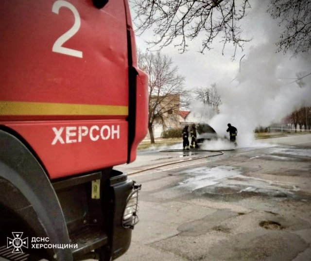 Рятувальники вранці ліквідували займання автівки, яке спричинила дронова атака ворога