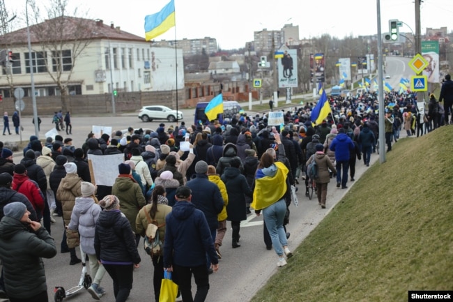 Акція протесту проти вторгнення Росії до України в захопленому російськими військовими місті Мелітополі, 7 березня 2022 року