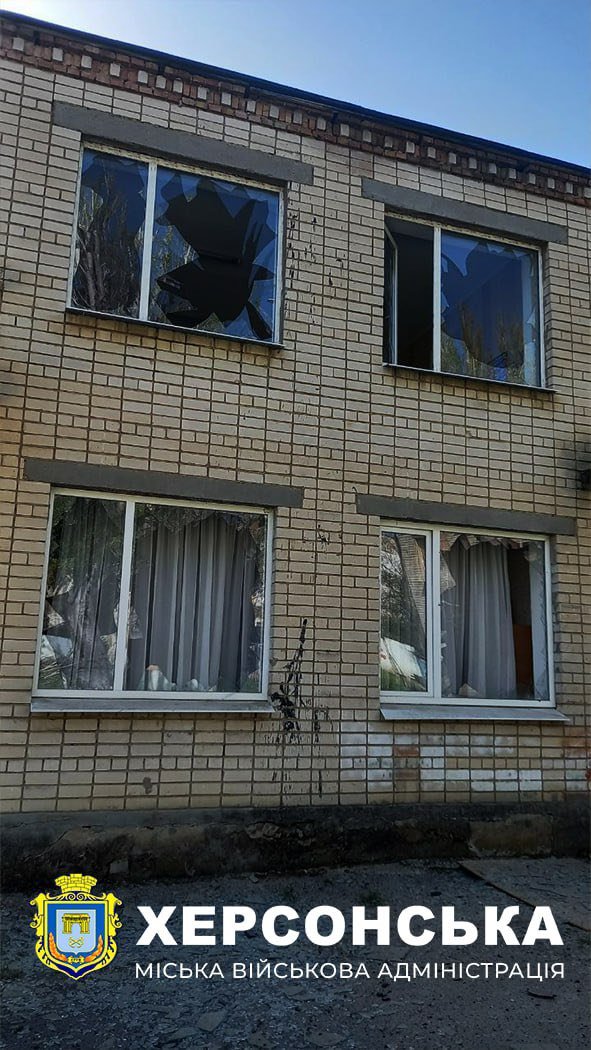 Наслідки ранкового удару по Дніпровському району Херсона