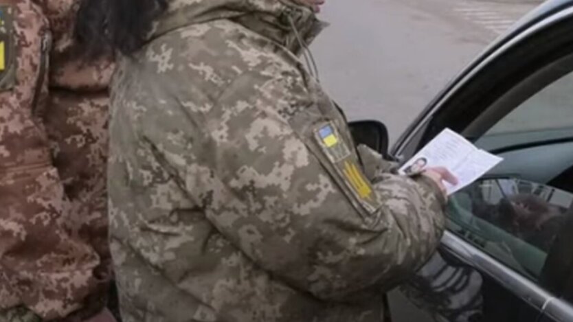 Зачепить усіх після підписання Зеленським: кому з українців доведеться заплатити 8500 гривень