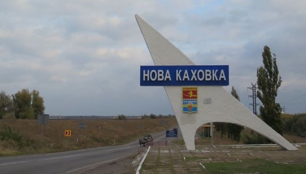 Жителям окупованої Нової Каховки доступні три послуги: вивіз сміття, вода погодинно і поховання